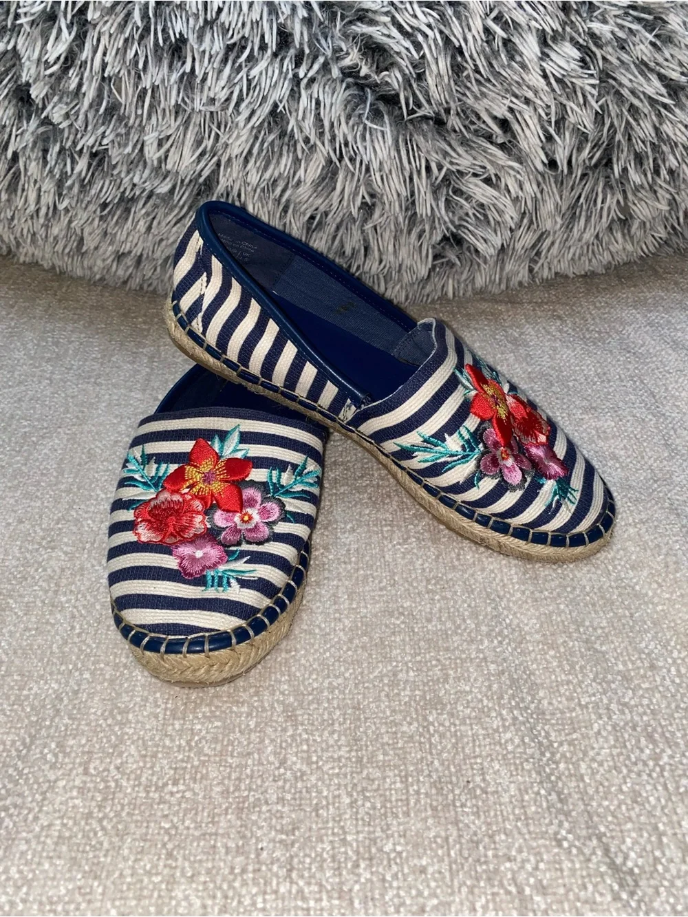 ALDO Qaressi Floral Embroidered Boho Navy Striped Espadrilles Size 7